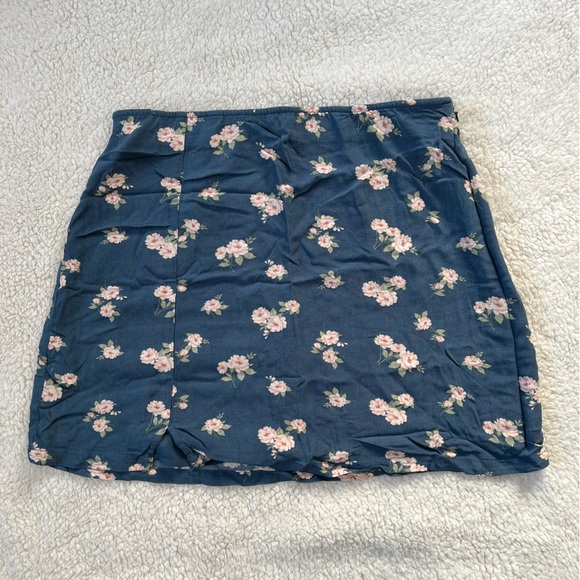 American Eagle Floral Skirt - Picture 3 of 8